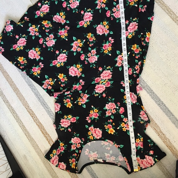 ✨️4/$25✨️ SALE. MYTH floral dress. 1X - Picture 8 of 12